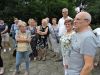 WYcieczkowicze przy starym młynie